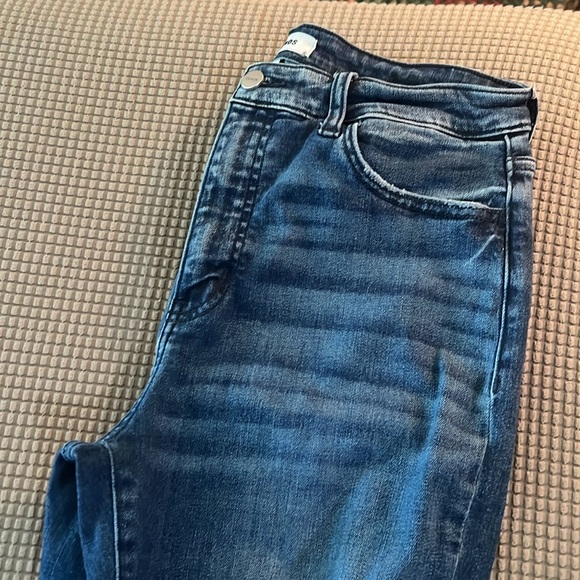 Ceros jagging. Dark wash. Frayed and distressed. Great condition. Size 29. - Picture 2 of 7